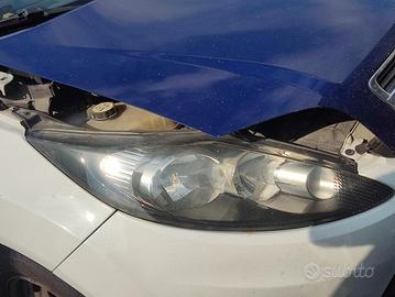 Proiettore destro FORD FIESTA del 2010
