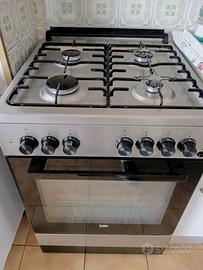 Cucina a gas e forno elettrico
