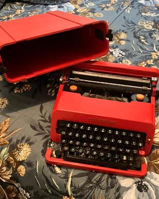 Macchina da scrivere vintage Olivetti Valentine