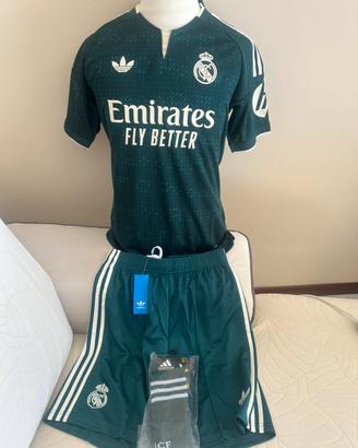 Kit Real Madrid player version