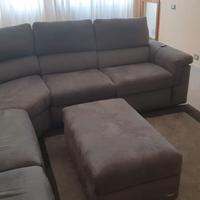 Divano-letto con pouf e tappeto abbinati