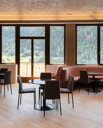 Palazzo / Stabile di 2500 m² con più di 5 locali a