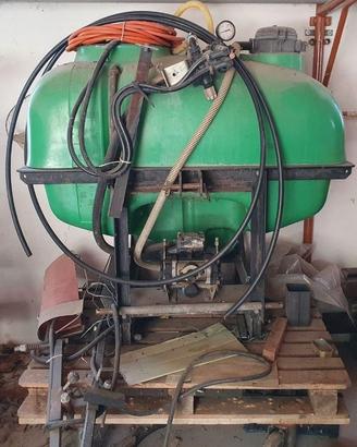 BOTTE DA DISERBO PER TRATTORE 400 LITRI CON BARRE