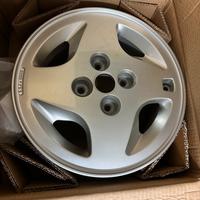 Cerchi uno turbo nuovi imballati