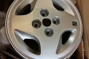 Cerchi uno turbo nuovi imballati