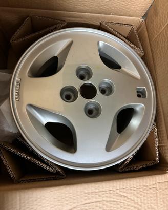 Cerchi uno turbo nuovi imballati