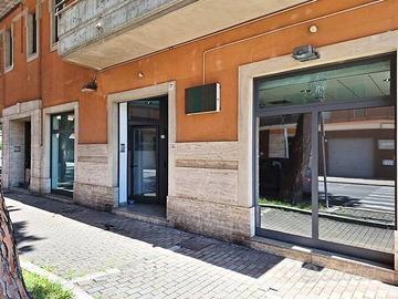 Ampio Locale-Ufficio in zona ad alto passaggio
