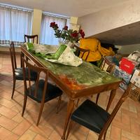 Tavolo in legno e vetro e 6 sedie