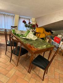 Tavolo in legno e vetro e 6 sedie