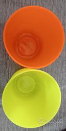 Bicchieri di plastica fluo