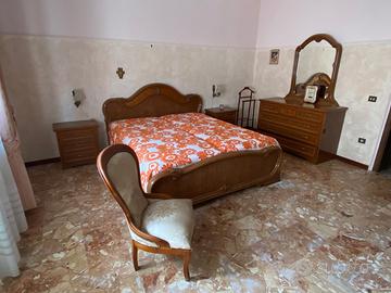 Camera da letto: Letto, 2 comodini, comò, armadio
