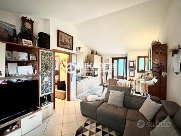 Pula - Ampio trivano con balconi e posto auto