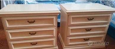 Comodini in stile veneziano