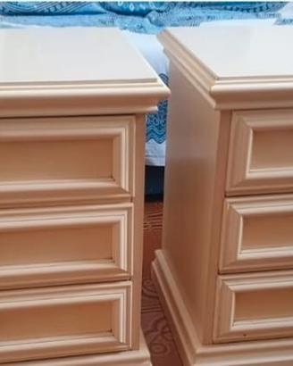Comodini in stile veneziano