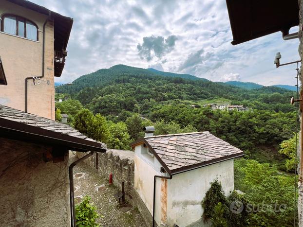 Porzione di casa da ristrutturare - Piazzo