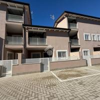 VILLA A SCHIERA CENTRALE A ROMA