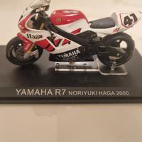 Modellino Yamaha R7 Noriyuki Haga del 2000- Die
