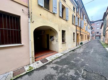 MONOLOCALE A GUASTALLA