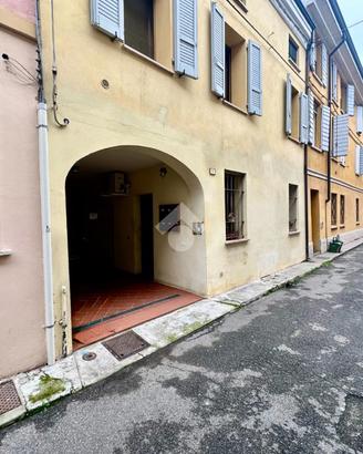 MONOLOCALE A GUASTALLA