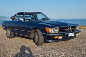 Mercedes  300 -SL 107: Eleganza senza Tempo 