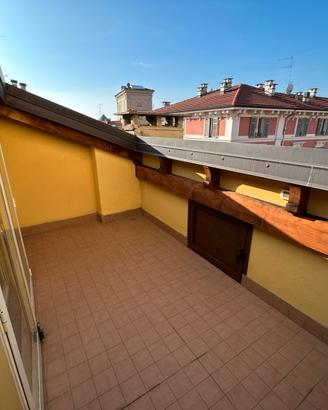 Centro Biella appartamento con terrazzo termoaut.