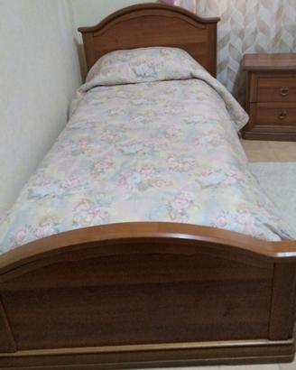 Letto singolo in legno puro + comodino coordinato