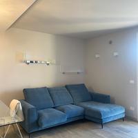 Divano nuovo blu in tessuto Rosini