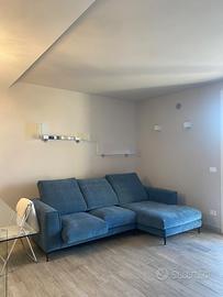 Divano nuovo blu in tessuto Rosini