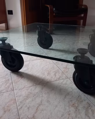 Tavolino in cristallo di design
