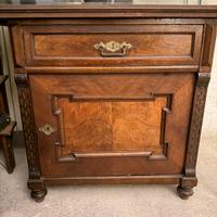 Mobiletto antico in noce (stile Umbertino)