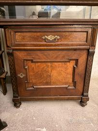 Mobiletto antico in noce (stile Umbertino)