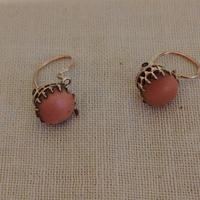Orecchini d’oro con pietra corallo antichi