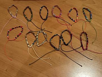 Braccialetti da surfista artigianali in tessuto