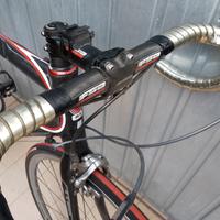 bici da corsa in carbonio 