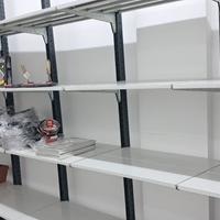 Scaffali per negozio