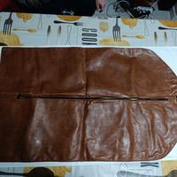 porta vestiti in pelle
