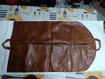 porta vestiti in pelle