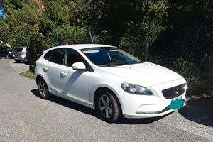 Volvo v40 d2