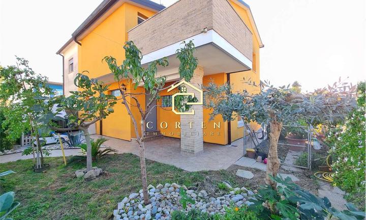 Porzione di bifamiliare ristrutturata a nuovo