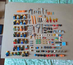 Lotto LEGO Minifigures + Accessori 