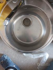 lavello con miscelatore