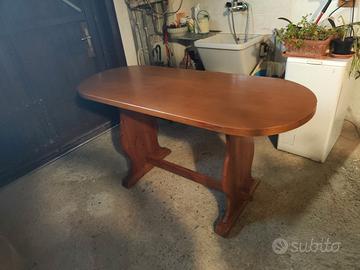 tavolo in legno massiccio 