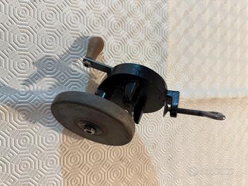 Vecchia mola a manovella