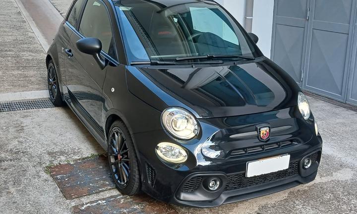 Abarth 695 C 1.4 Turbo T-Jet 180 CV