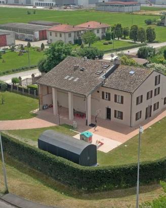 Villa di 315 m² con 5 locali a Parma