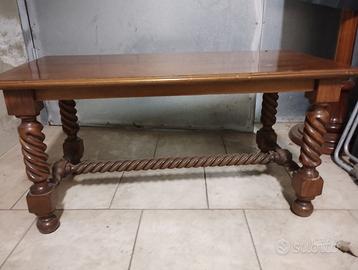 Tavolino basso in legno massello a gambe tornite