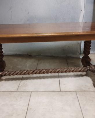 Tavolino basso in legno massello a gambe tornite