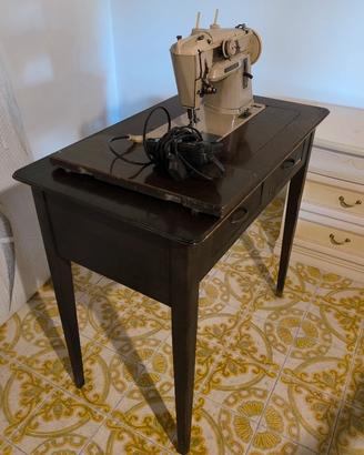 Macchina da Cucire Vintage Singer con Mobiletto