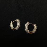 orecchini ad anello con zirconi