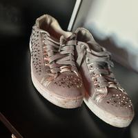 Scarpe con pietre